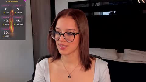 Snapshot of zoewestt chatting on 10-10-25, 02:27 Zoe online show from 10-10-25, 02:27