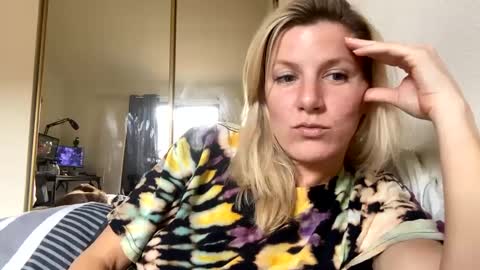 Snapshot of zoeydanner chatting on 01-22-25, 05:17 Zoeydanner online show from 01-22-25, 05:17