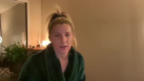 Snapshot of zoeydanner chatting on 02-07-25, 04:37 Zoeydanner online show from 02-07-25, 04:37