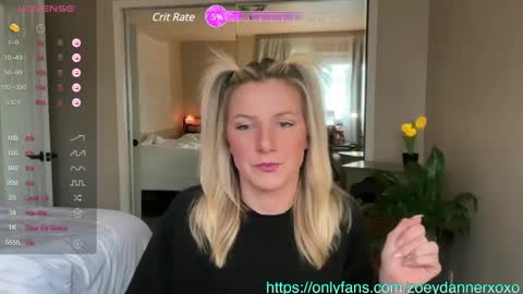 Snapshot of zoeydanner chatting on 03-04-25, 09:22 Zoeydanner online show from 03-04-25, 09:22