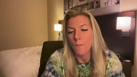 Zoeydanner online show from 01-15-26, 04:11