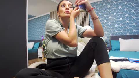 Zoey online show from 11-06-25, 06:09