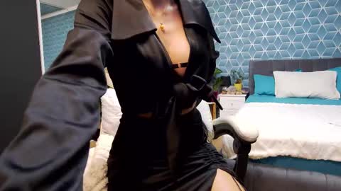 Zoey online show from 11-09-25, 05:00