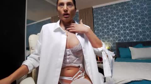 Zoey online show from 11-16-25, 06:57