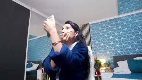 Zoey online show from 11-25-25, 07:47