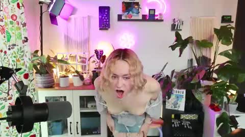 Zoey Ryan online show from 11-21-25, 05:33