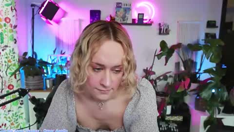 Zoey Ryan online show from 12-16-25, 05:51