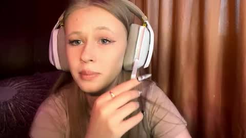 Snapshot of zofiahoetger chatting on 02-20-26, 08:38 Lisa online show from 02-20-26, 08:38