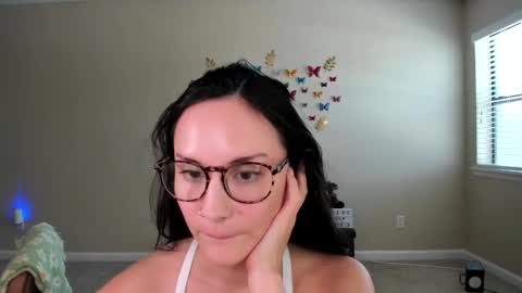 Snapshot of zoiebutterfly chatting on 09-13-25, 10:31 Zoie online show from 09-13-25, 10:31