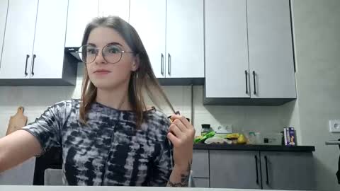 zoriana20 online show from 10-18-25, 07:47