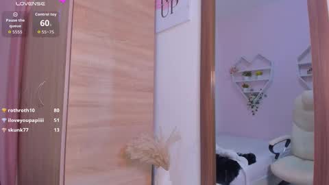 Snapshot of zulyjones chatting on 09-27-25, 03:50 Zuly online show from 09-27-25, 03:50