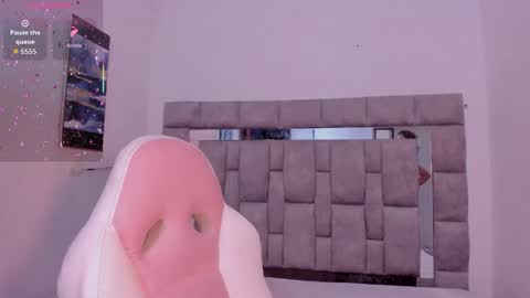 Snapshot of zulyjones chatting on 09-29-25, 12:10 Zuly online show from 09-29-25, 12:10