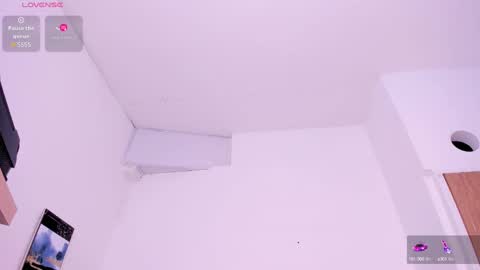 Snapshot of zulyjones chatting on 10-01-25, 12:11 Zuly online show from 10-01-25, 12:11