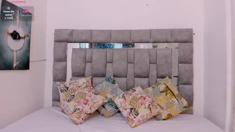 Snapshot of zulyjones chatting on 10-06-25, 12:02 Zuly online show from 10-06-25, 12:02