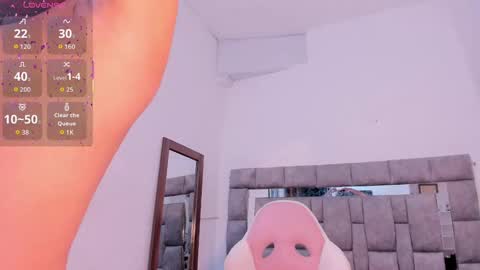 Snapshot of zulyjones chatting on 10-07-25, 11:51 Zuly online show from 10-07-25, 11:51