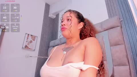 Snapshot of zulyjones chatting on 10-21-25, 12:06 Zuly online show from 10-21-25, 12:06