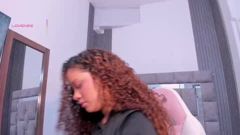 Snapshot of zulyjones chatting on 10-24-25, 12:01 Zuly online show from 10-24-25, 12:01