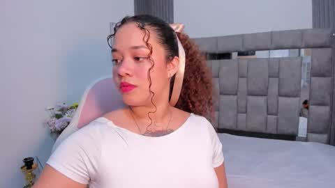 Snapshot of zulyjones chatting on 11-17-25, 07:08 Zuly online show from 11-17-25, 07:08