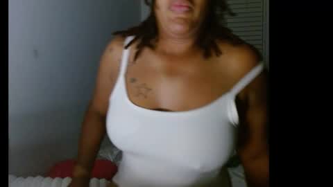 Snapshot of zuriluxe45 chatting on 09-16-25, 09:21 zuriluxe45 online show from 09-16-25, 09:21