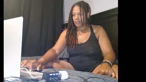 Snapshot of zuriluxe45 chatting on 09-22-25, 02:24 zuriluxe45 online show from 09-22-25, 02:24