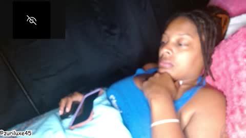 Snapshot of zuriluxe45 chatting on 09-27-25, 06:29 zuriluxe45 online show from 09-27-25, 06:29