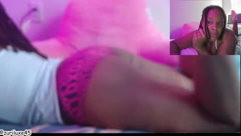 Snapshot of zuriluxe45 chatting on 09-30-25, 09:42 zuriluxe45 online show from 09-30-25, 09:42