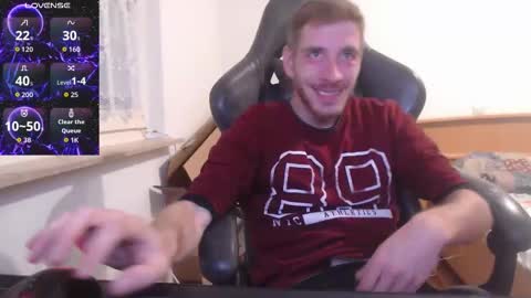 Snapshot of zuzmosfokafasz chatting on 11-14-25, 11:02 Zuzmoe online show from 11-14-25, 11:02