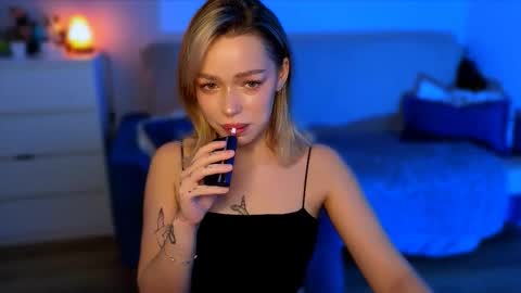 zuzzixx online show from 11-10-25, 06:23