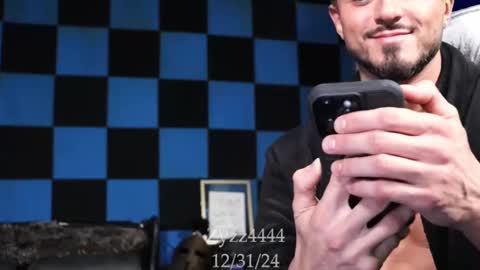 Snapshot of zyzz4444 chatting on 12-31-24, 07:29 Greek God online show from 12-31-24, 07:29