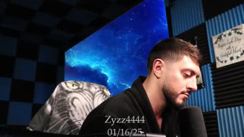Snapshot of zyzz4444 chatting on 01-16-25, 07:38 Greek God online show from 01-16-25, 07:38