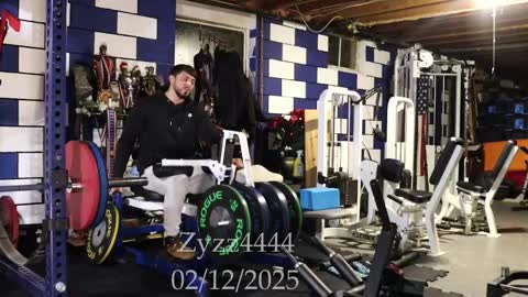 Snapshot of zyzz4444 chatting on 02-13-25, 01:50 Greek God online show from 02-13-25, 01:50