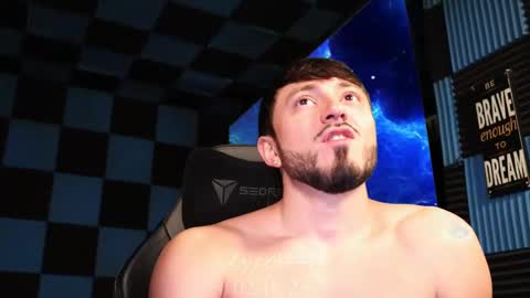 Snapshot of zyzz4444 chatting on 02-18-25, 02:16 Greek God online show from 02-18-25, 02:16