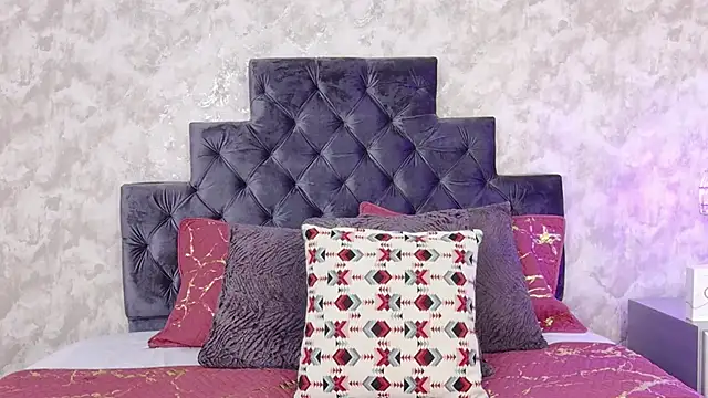 Snapshot of elizabeth_coleman chatting on 12-20-25, 01:18 elizabeth coleman online show from 12-20-25, 01:18