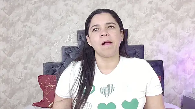 Snapshot of elizabeth_coleman chatting on 12-21-25, 04:03 elizabeth coleman online show from 12-21-25, 04:03