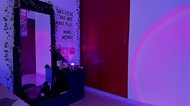 little kayla  online show from 11-28-25, 09:17