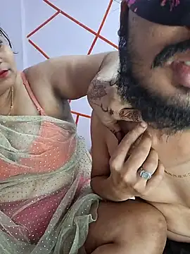 Snapshot of MOM-SUN-COUPLE chatting on 03-06-25, 05:00 MOM-SUN-COUPLE online show from 03-06-25, 05:00