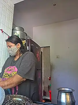 Snapshot of MOM-SUN-COUPLE chatting on 10-13-25, 08:58 MOM-SUN-COUPLE online show from 10-13-25, 08:58