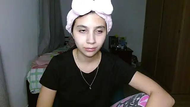 mia  lopez  online show from 09-23-25, 05:10