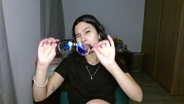 mia  lopez  online show from 10-21-25, 01:17