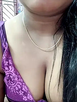 Snapshot of Lakhsmii chatting on 12-28-24, 02:01 Lakhsmii online show from 12-28-24, 02:01