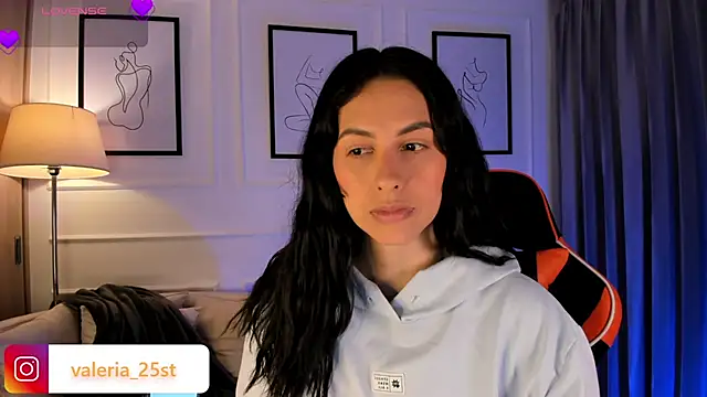 valeriia25  online show from 03-12-25, 11:42