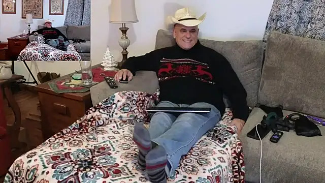 Foxhunt99 online show from 12-19-24, 03:18