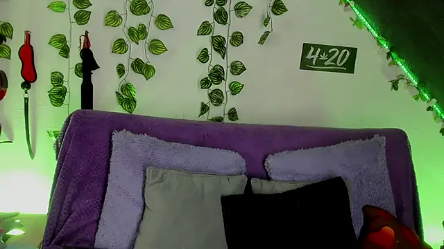 Snapshot of Cata_green chatting on 02-06-25, 08:45 Cata green online show from 02-06-25, 08:45