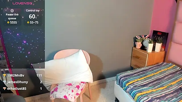 Snapshot of samanthaanderson_ chatting on 02-05-25, 10:12 samanthaanderson  online show from 02-05-25, 10:12