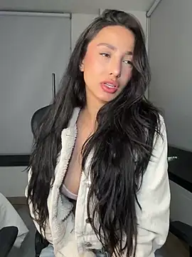 EvaMoet online show from 02-06-25, 05:46