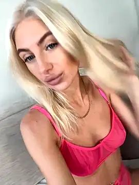 Snapshot of Mia_Roxie chatting on 10-16-25, 02:34 Mia Roxie online show from 10-16-25, 02:34