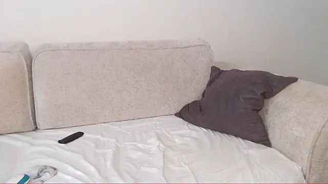 Snapshot of Mia_Roxie chatting on 10-18-25, 02:25 Mia Roxie online show from 10-18-25, 02:25