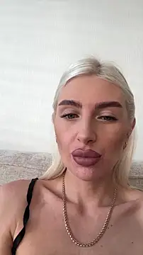 Snapshot of Mia_Roxie chatting on 10-25-25, 02:52 Mia Roxie online show from 10-25-25, 02:52