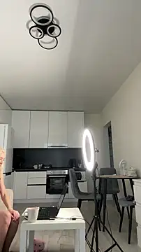 Snapshot of Mia_Roxie chatting on 11-19-25, 03:06 Mia Roxie online show from 11-19-25, 03:06