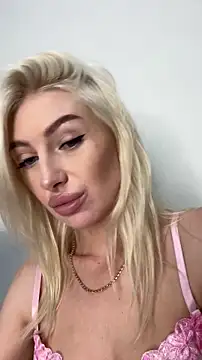 Snapshot of Mia_Roxie chatting on 11-26-25, 02:23 Mia Roxie online show from 11-26-25, 02:23